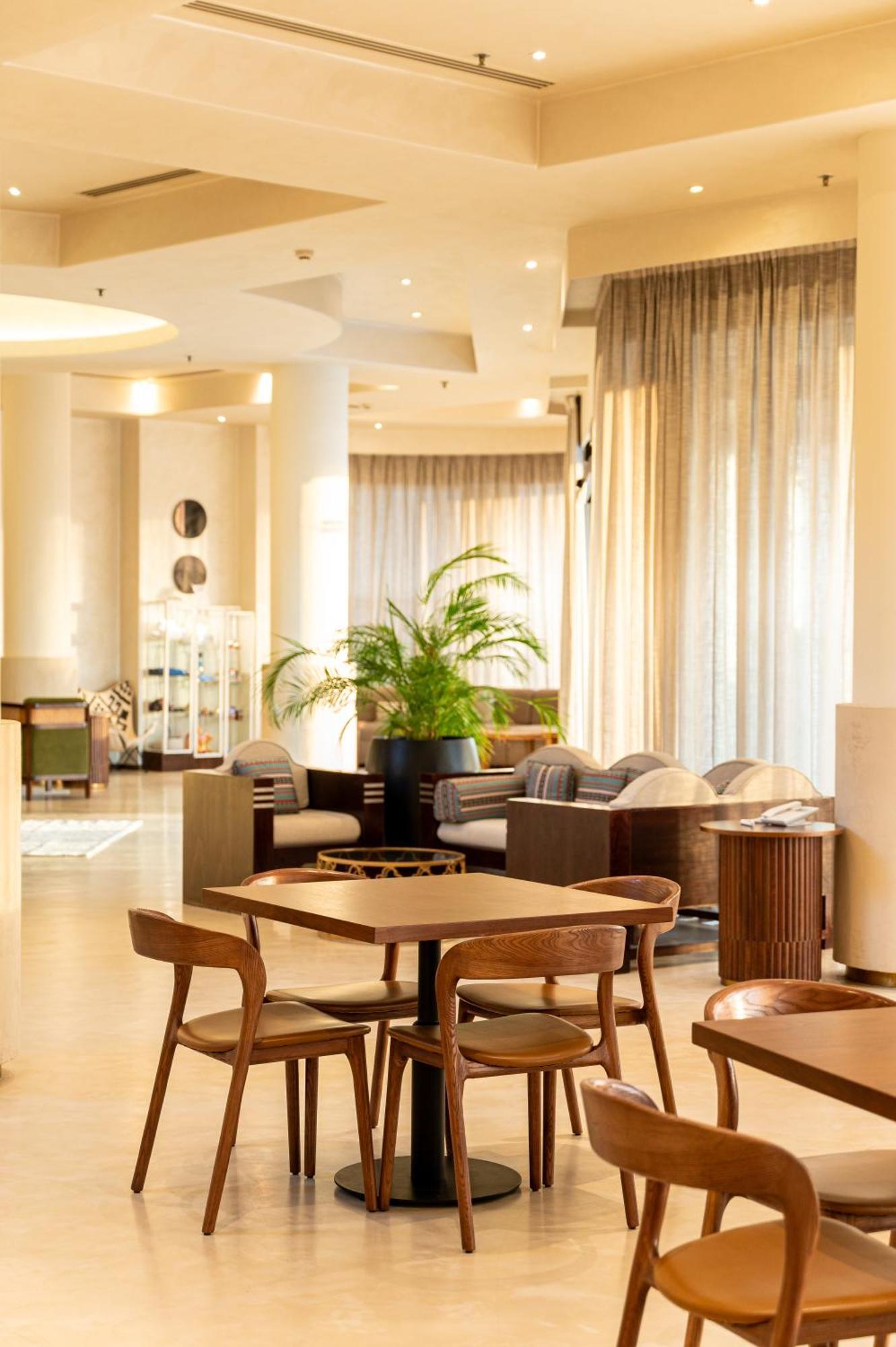 Majestic Cove Hotel - Formerly Le Meridien Fairway Dubai Buitenkant foto